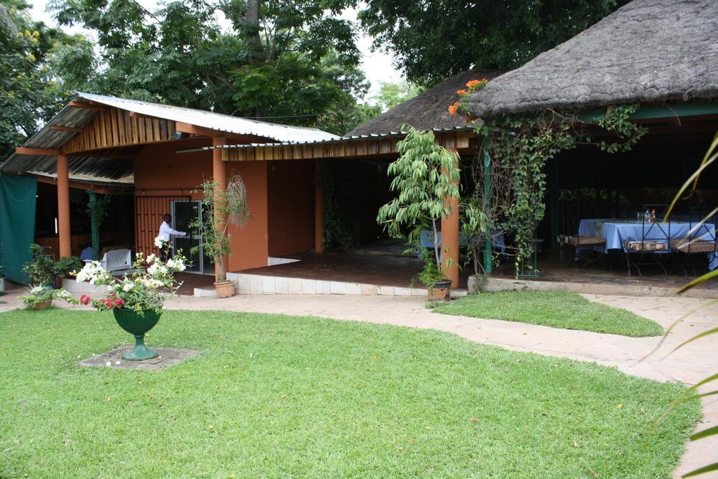 Palmwood Lodge Lusaka Buitenkant foto